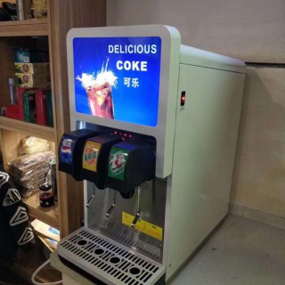 自助餐厅可乐机果汁机冰淇淋机怎么用