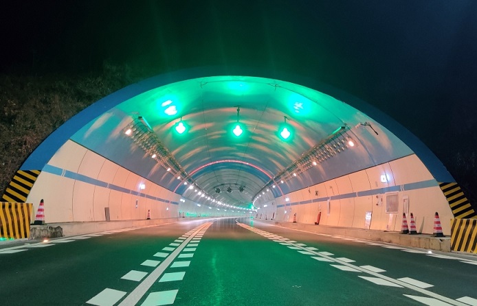 隧道蓄能发光漆-蓝天白云涂料-蓄能发光涂料-隧道防火板