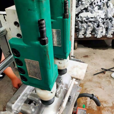 铸件清理自动化设备高频振动锤清除砂芯