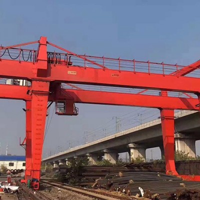 广东广州有港口码头用的轨道式集装箱龙门吊