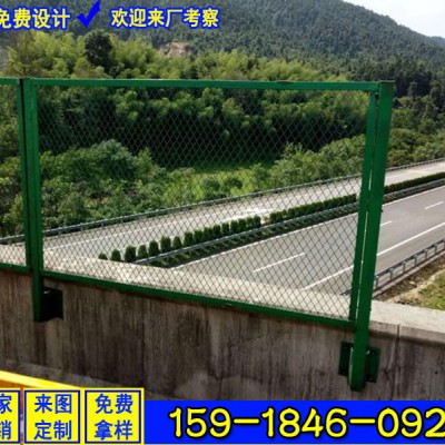 深圳高架桥隔离网 定制高速公路防眩网 菱形孔钢板网浸塑