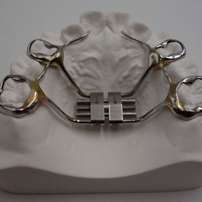 深圳义齿工厂 假牙加工 牙齿矫正器、牙套矫正器工厂出口