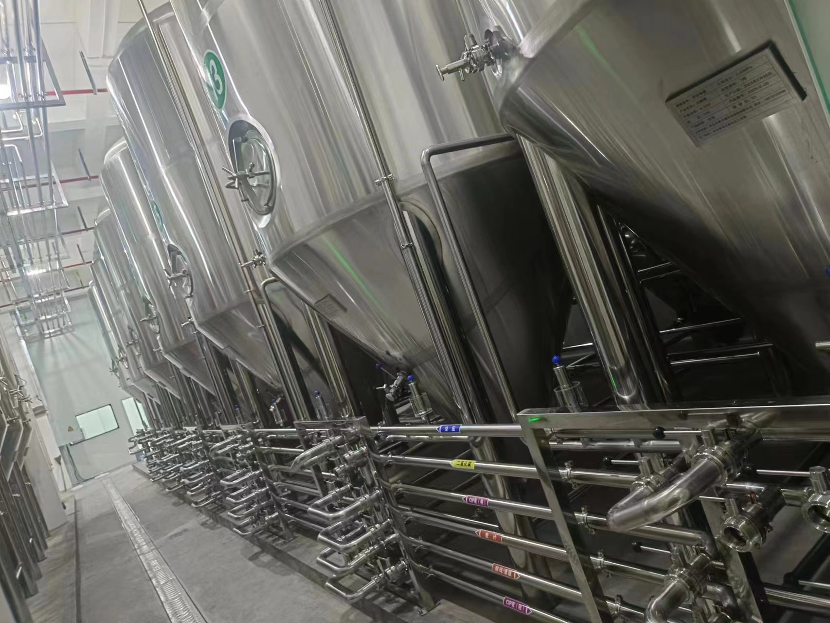 甘肃啤酒设备厂家供应10万吨大型啤酒厂设备